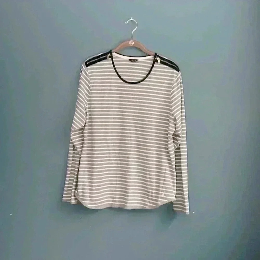 Nautica gray and white long sleeve shirt, zip shoulder women’s size XXL